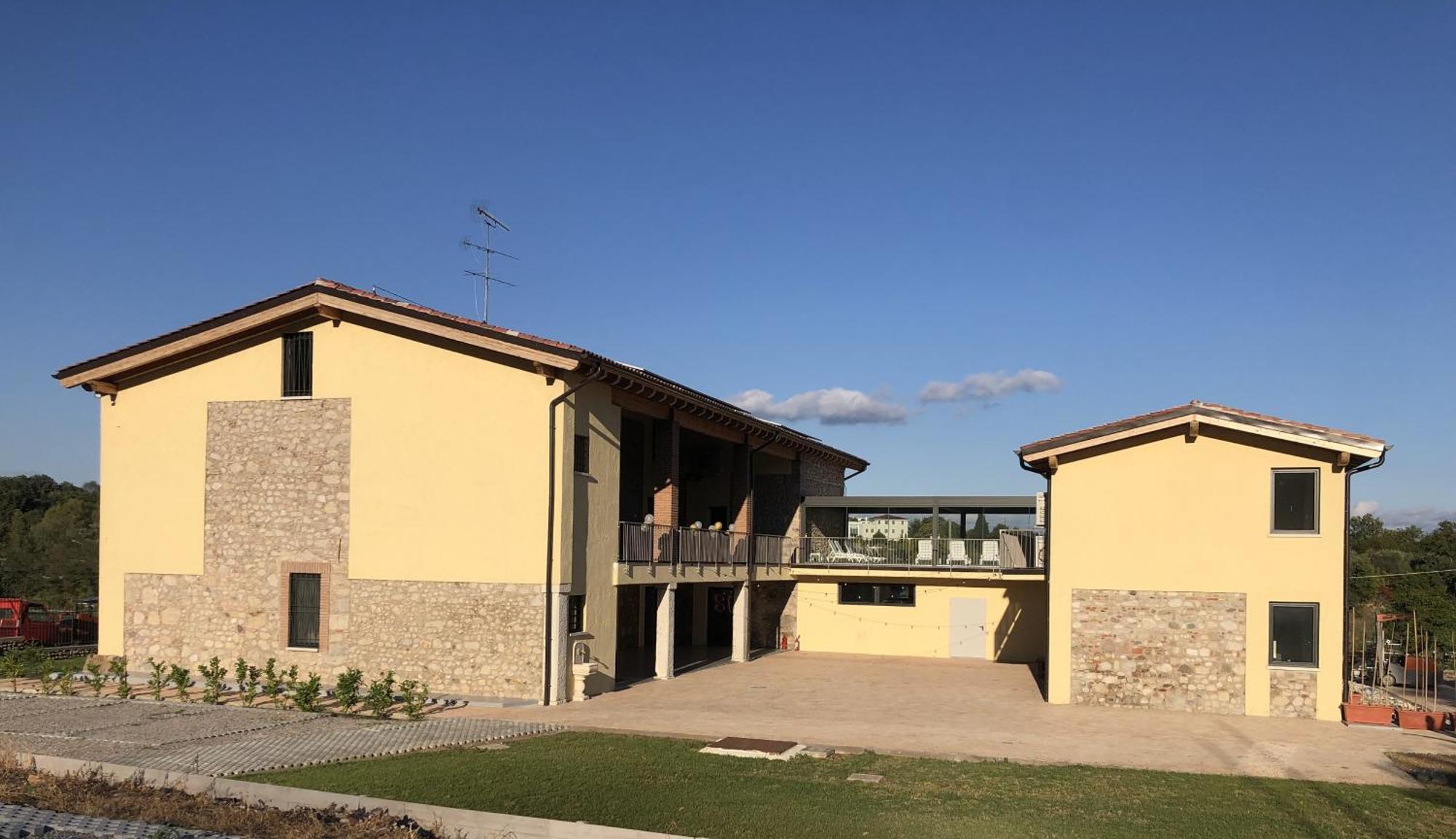 Agriturismo Al Mancino Лонато Екстериор снимка